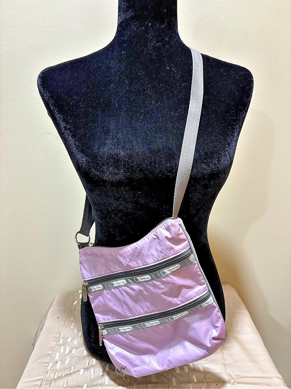 LeSportsac Classic Deluxe Everyday Bag Lavender Purple Crossbody Purple